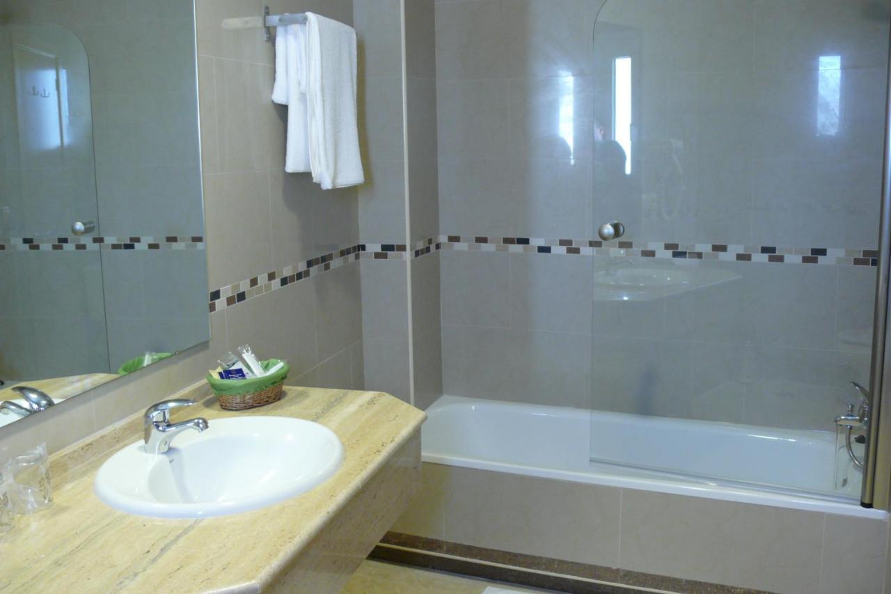 Hostal Albero By Eme Hoteles Sanlúcar la Mayor Quarto foto